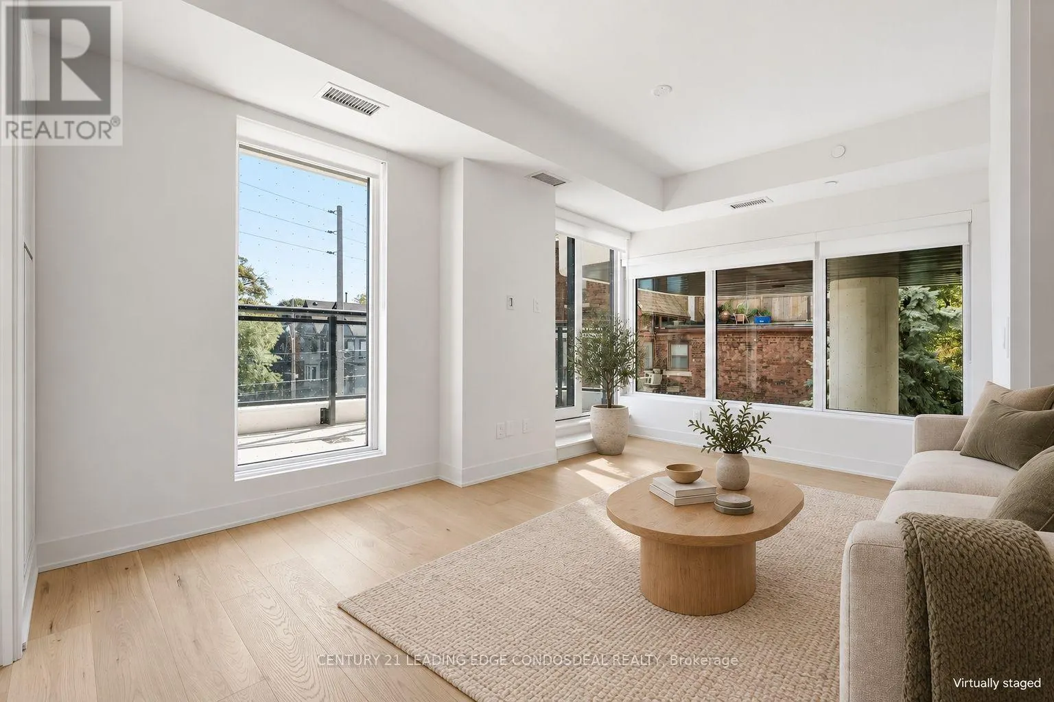 207 - 322 DUPONT STREET