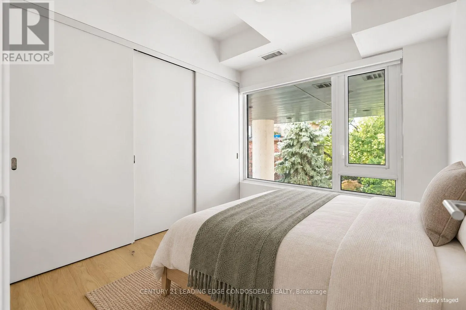 207 - 322 DUPONT STREET