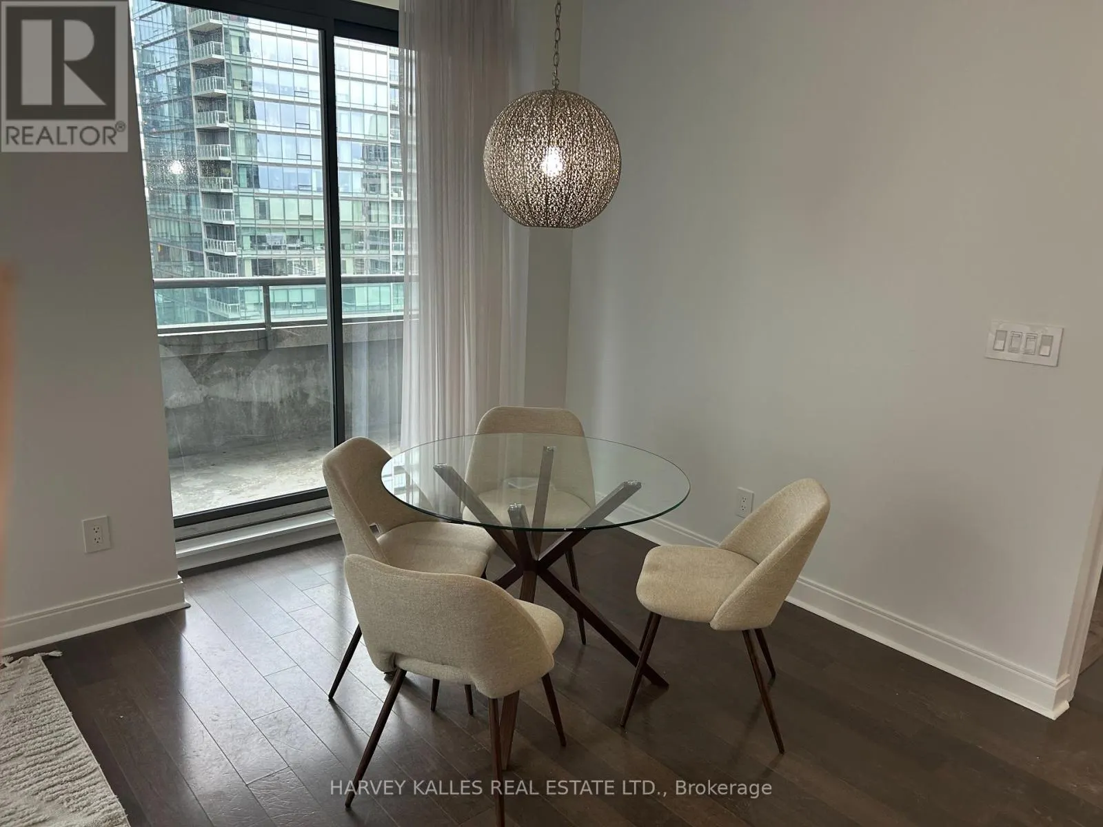 1305 - 18 YORKVILLE AVENUE