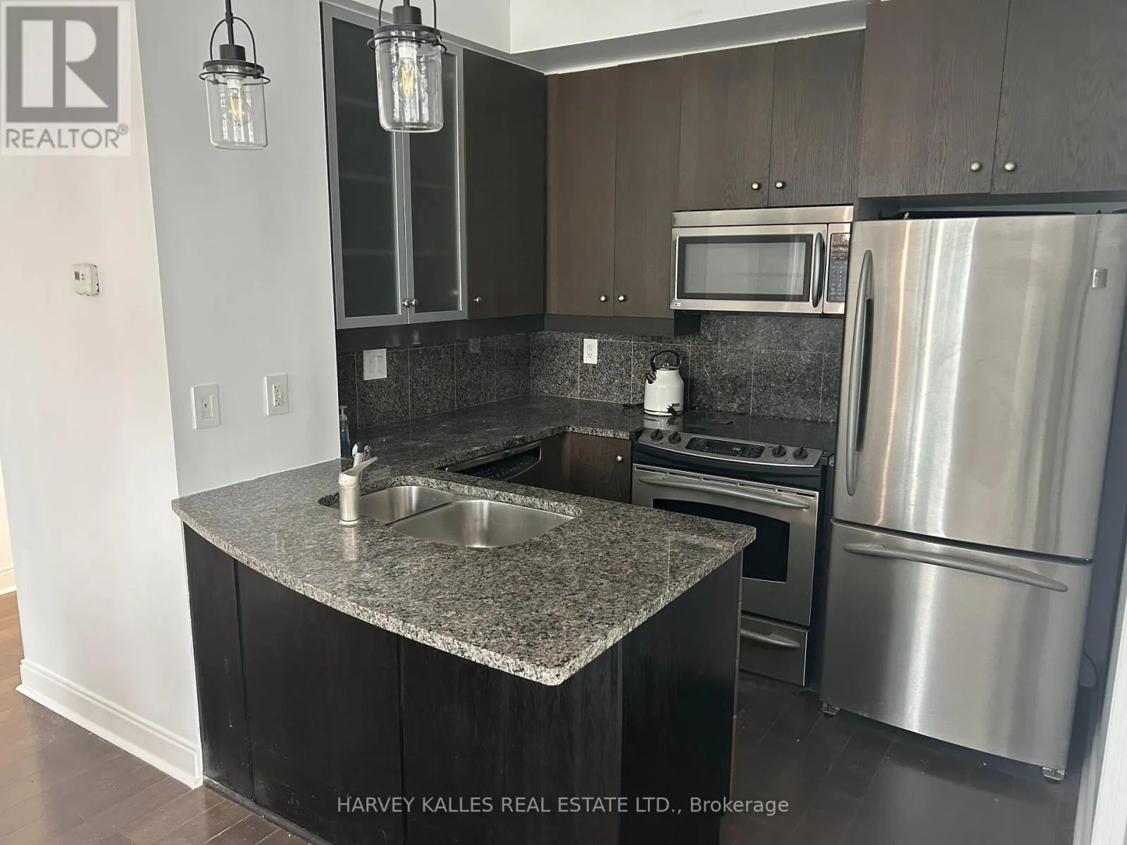 1305 - 18 YORKVILLE AVENUE