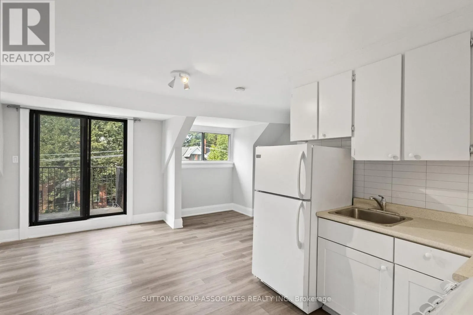 415 BRUNSWICK AVENUE
