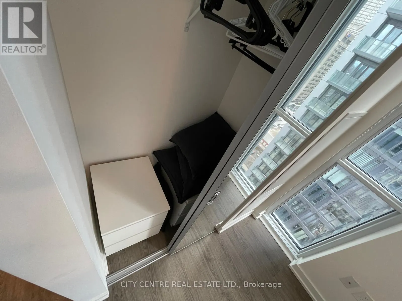1602 - 1 YORKVILLE AVENUE