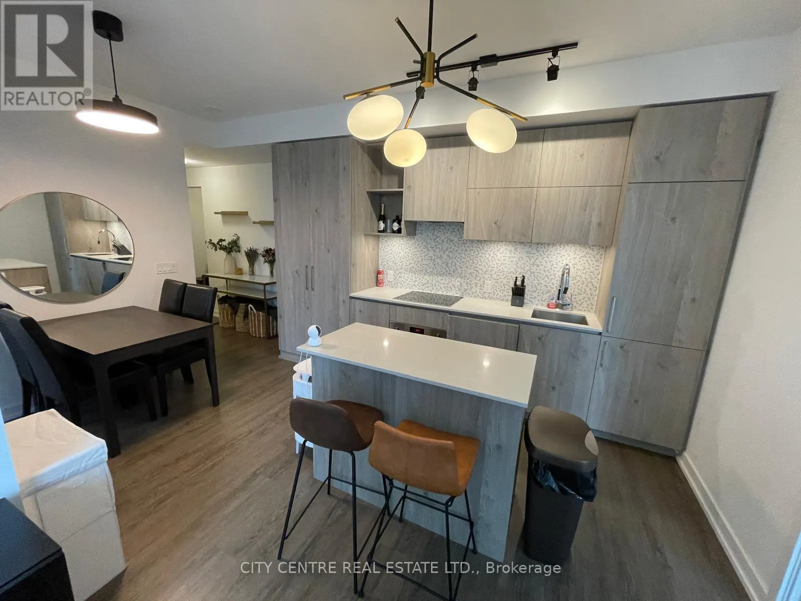 1602 - 1 YORKVILLE AVENUE