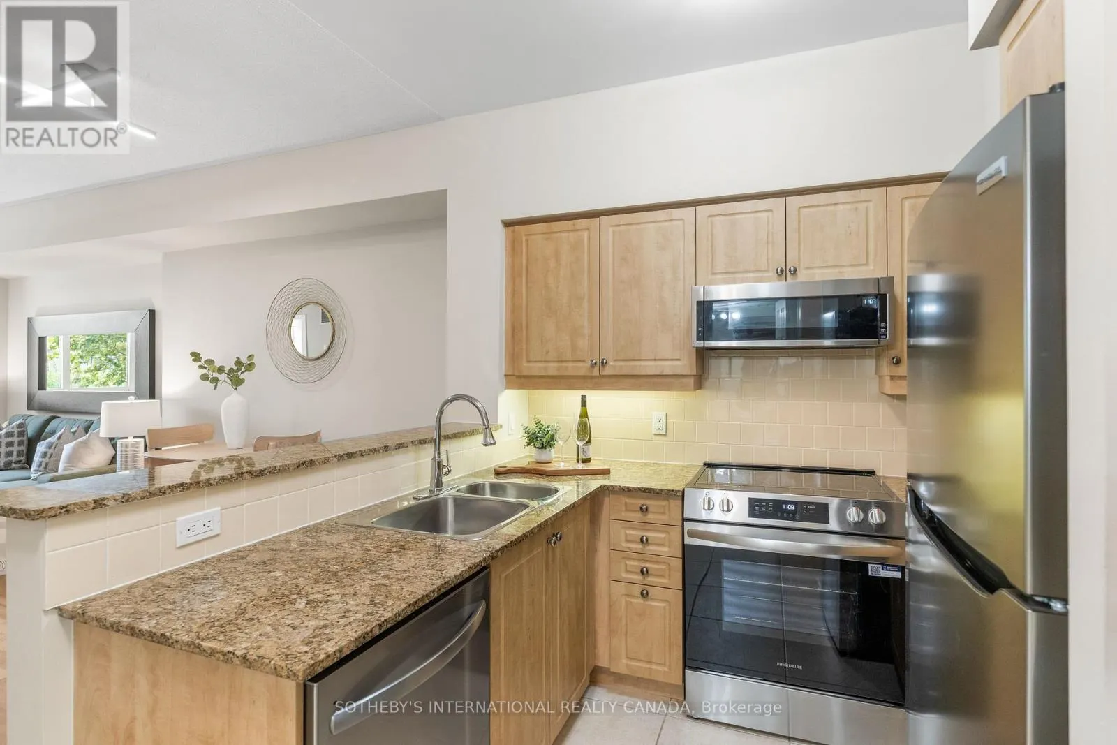 212 - 481 ROSEWELL AVENUE