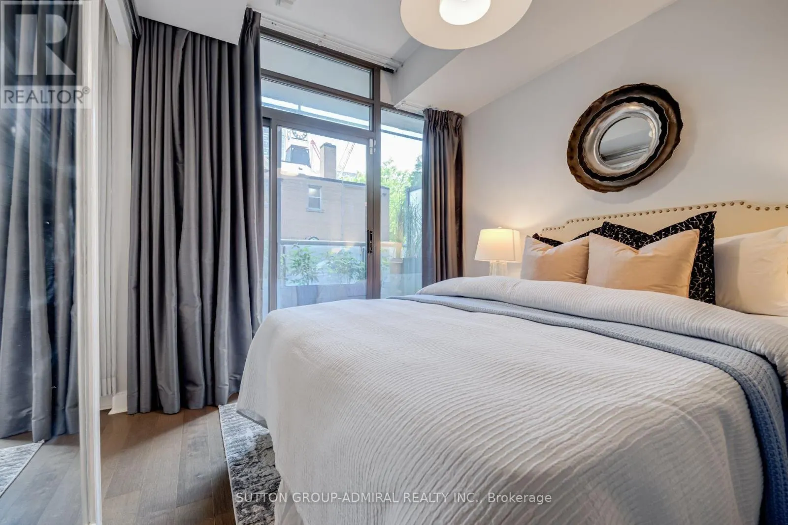 104 - 21 SCOLLARD STREET