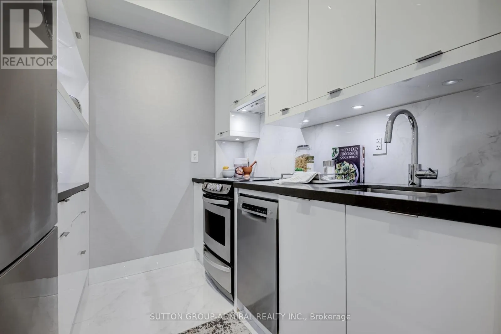 104 - 21 SCOLLARD STREET