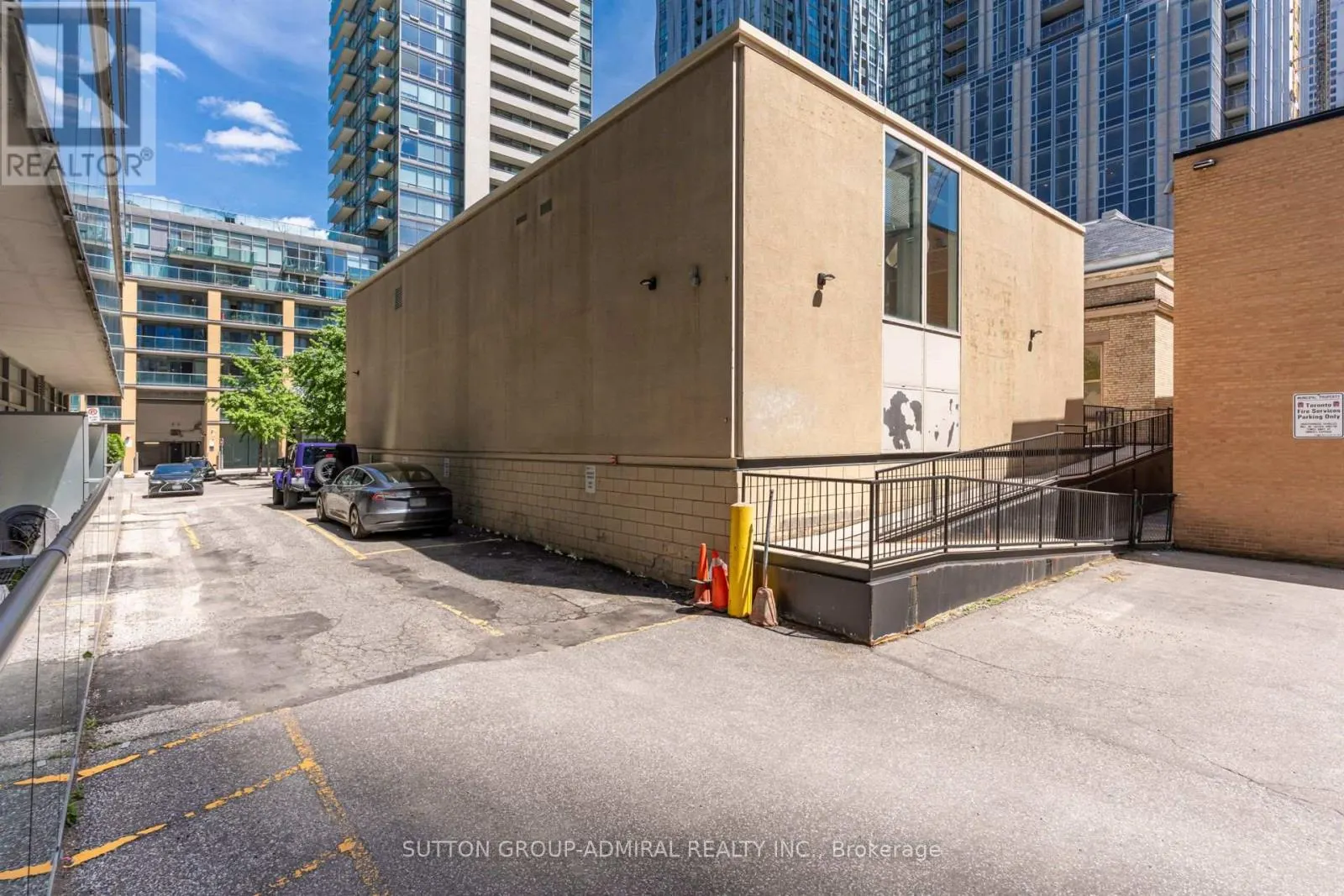 104 - 21 SCOLLARD STREET