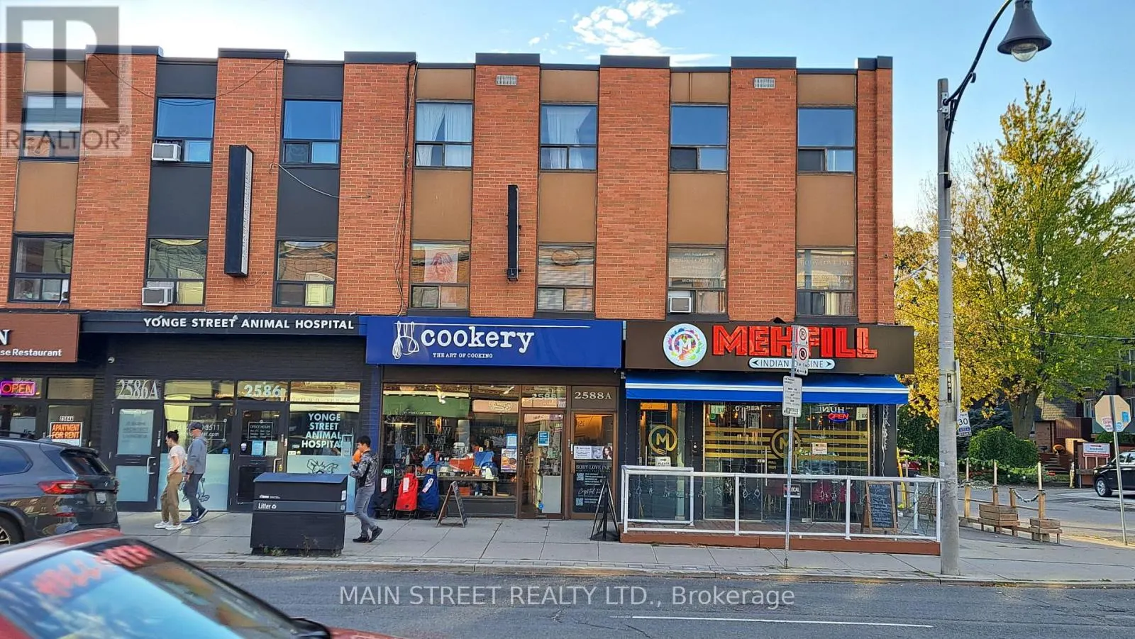 3 - 2588A YONGE STREET