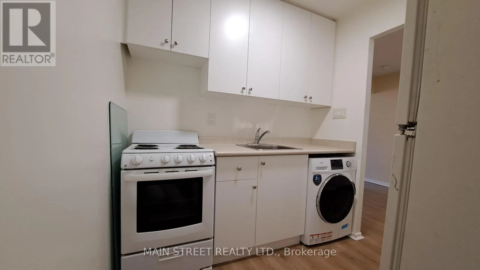 3 - 2588A YONGE STREET