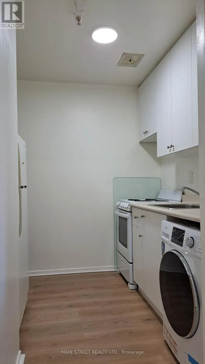 3 - 2588A YONGE STREET