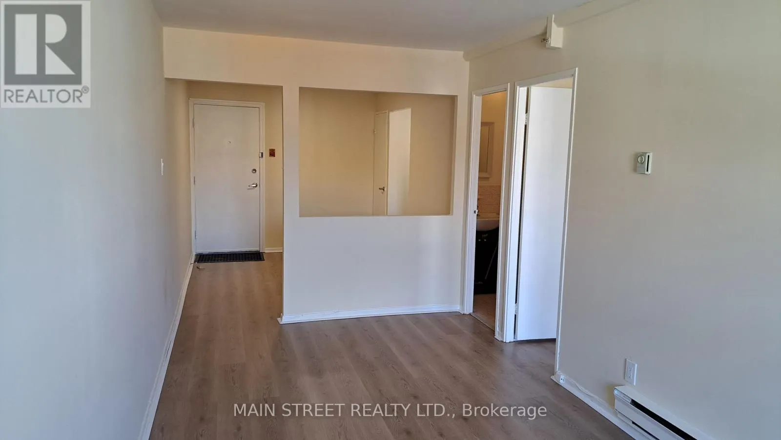 3 - 2588A YONGE STREET