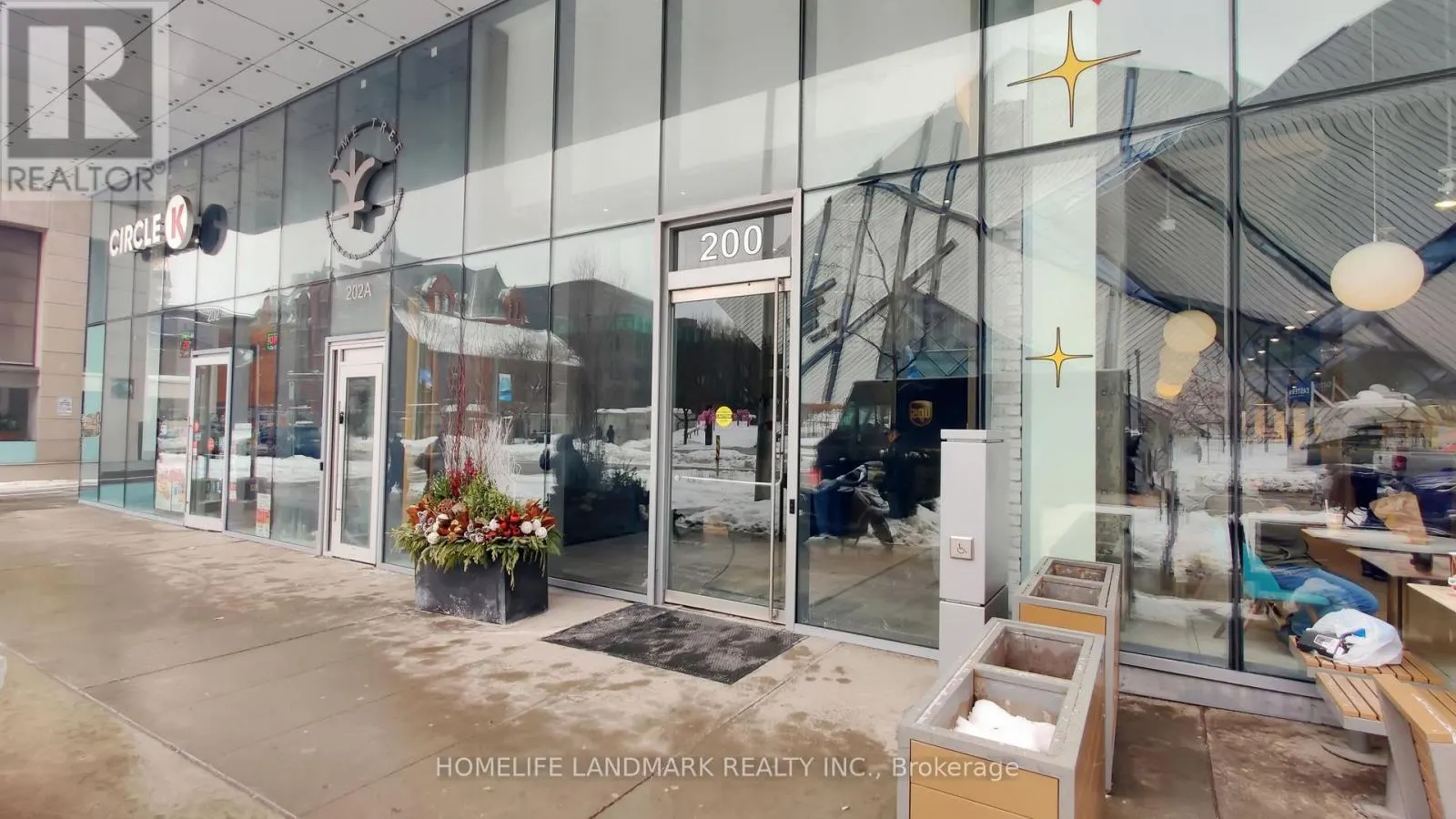 2305 - 200 BLOOR STREET W