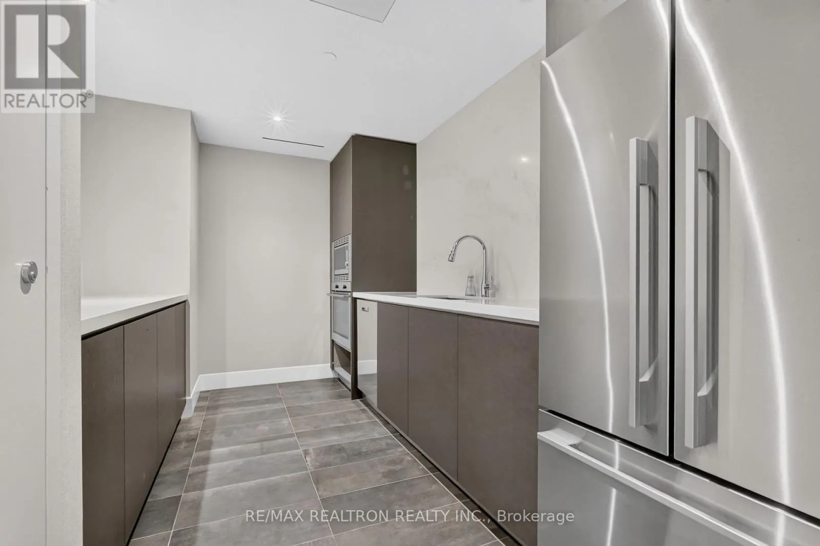 1205 - 8 CUMBERLAND STREET