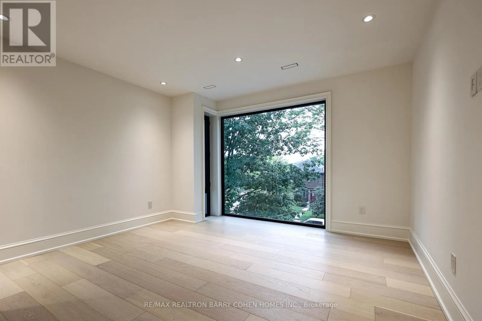 39 CHUDLEIGH AVENUE