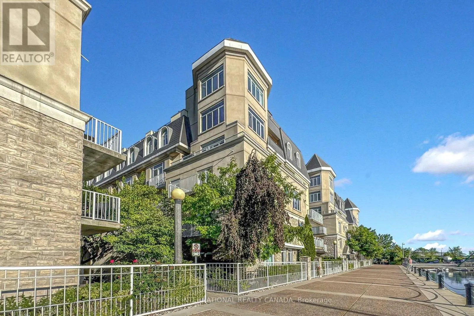 377 - 32 STADIUM ROAD