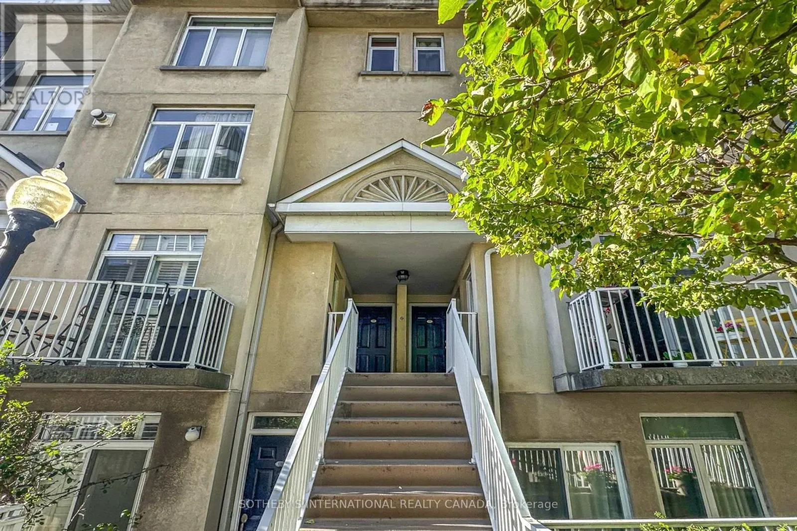 377 - 32 STADIUM ROAD