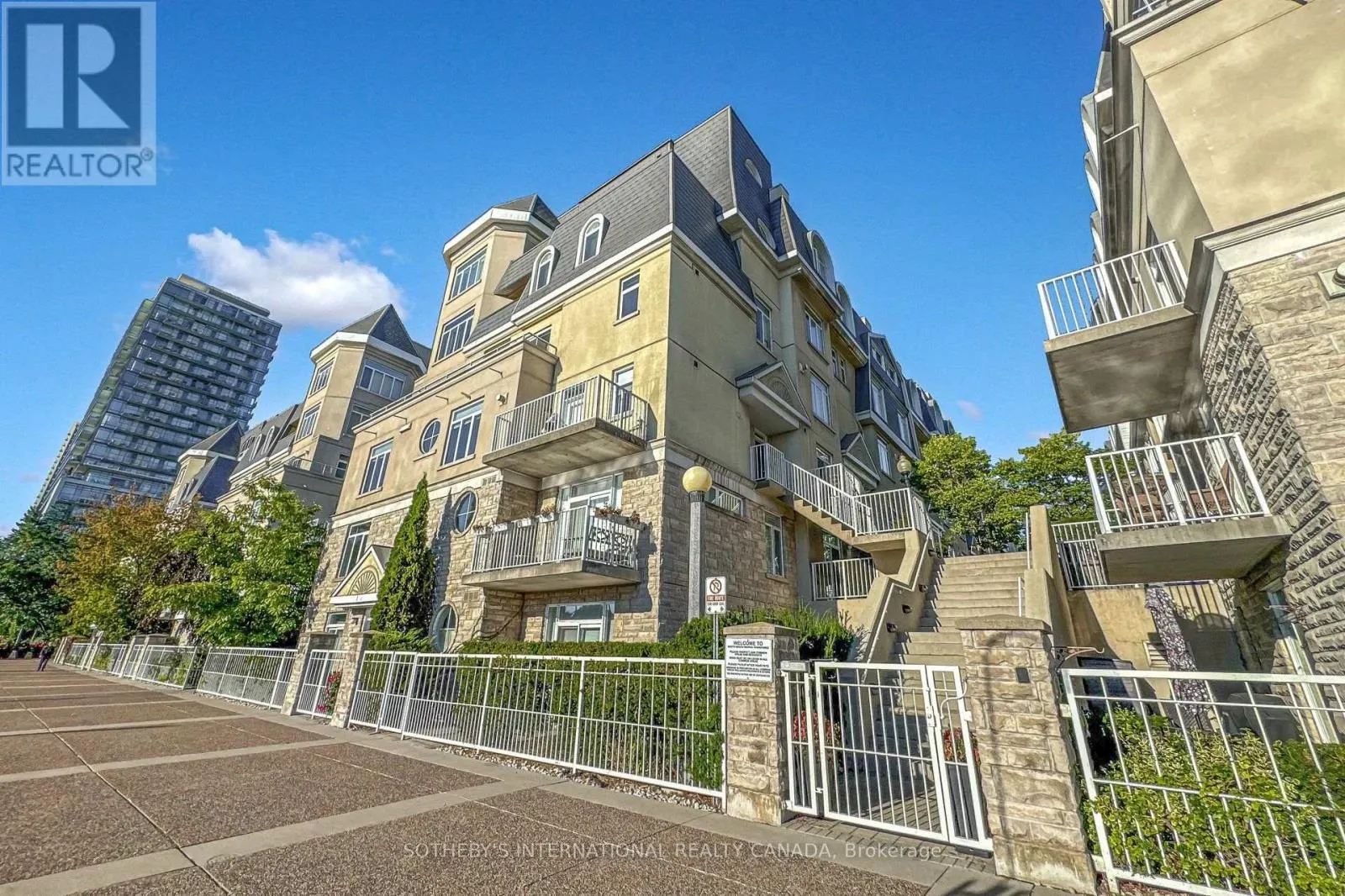 377 - 32 STADIUM ROAD