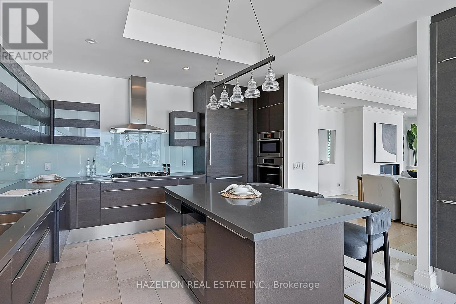 1402 - 206 BLOOR STREET W