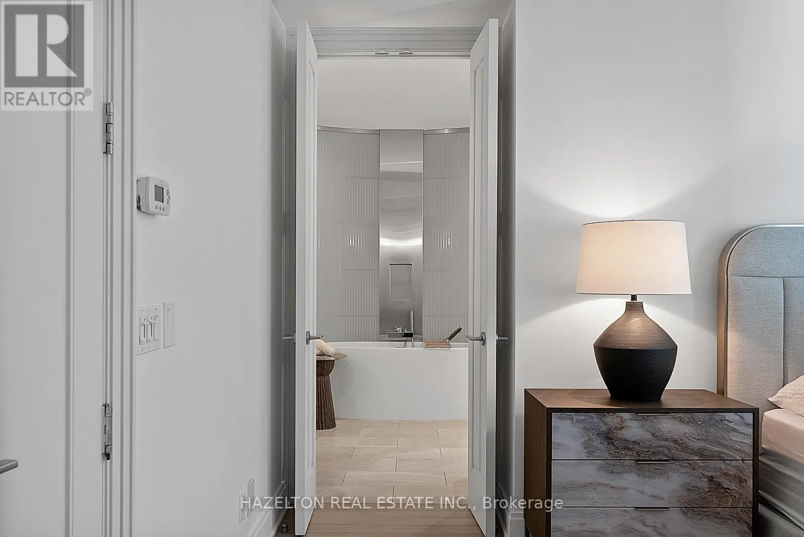 1402 - 206 BLOOR STREET W