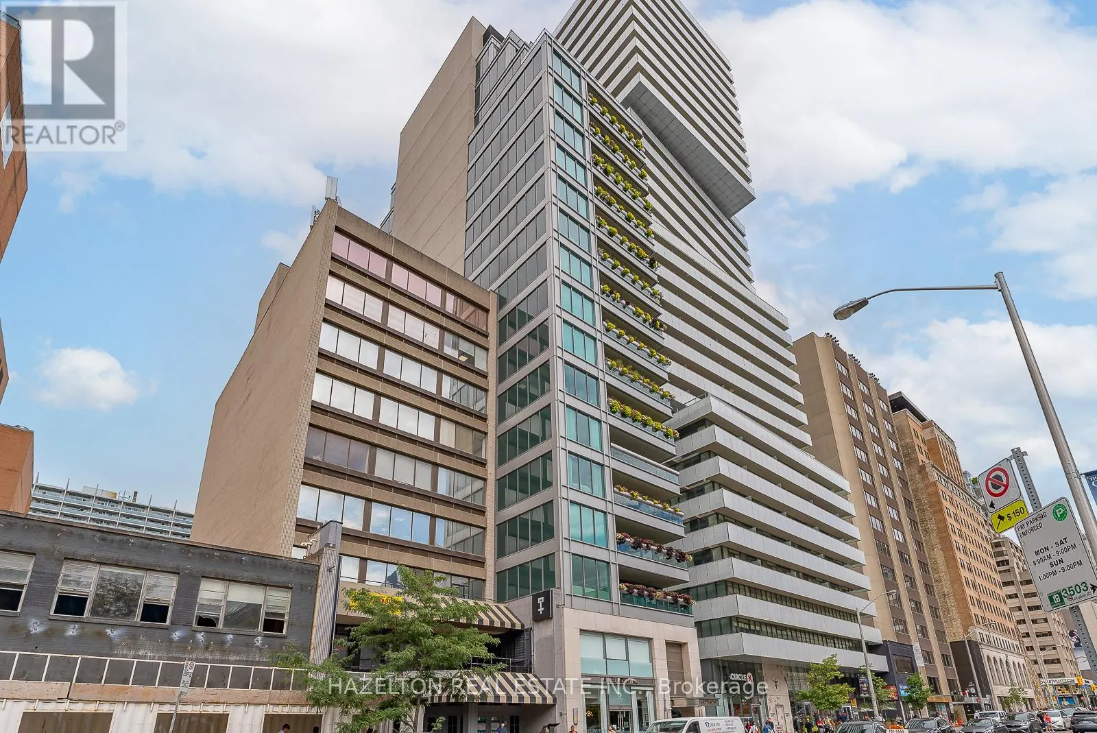 1402 - 206 BLOOR STREET W