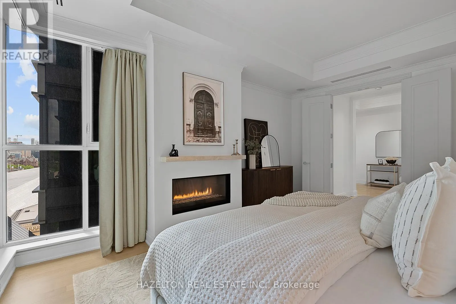 1402 - 206 BLOOR STREET W
