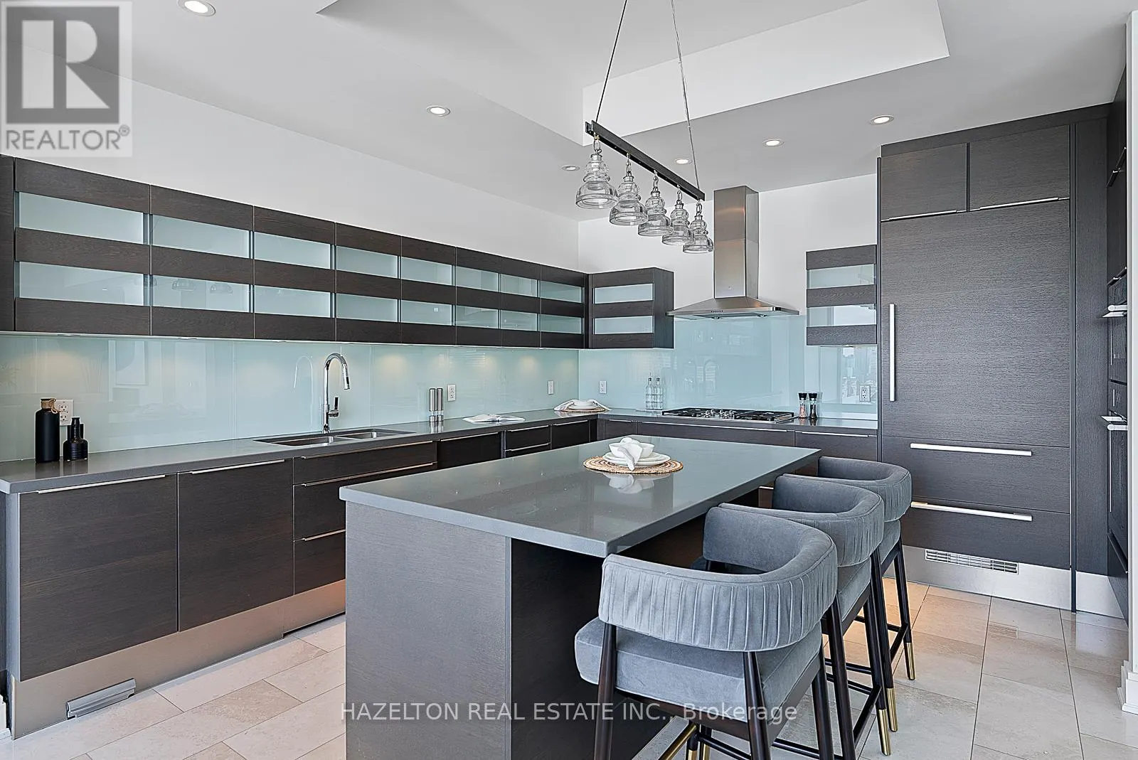 1402 - 206 BLOOR STREET W