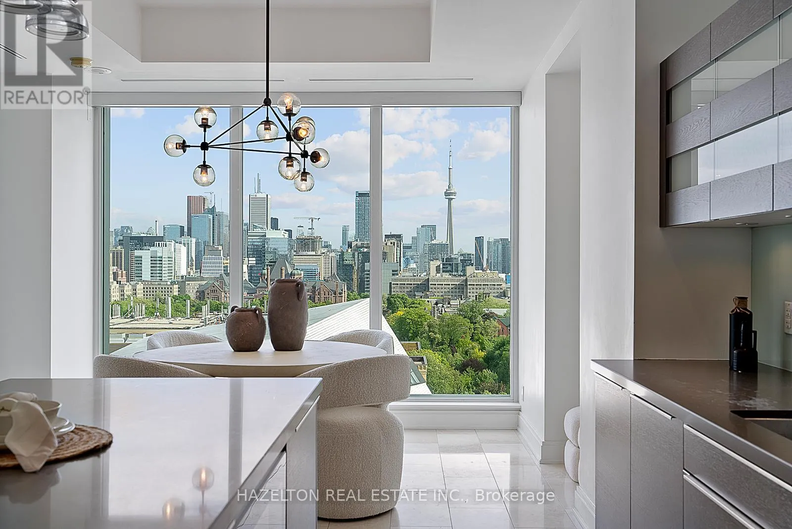 1402 - 206 BLOOR STREET W