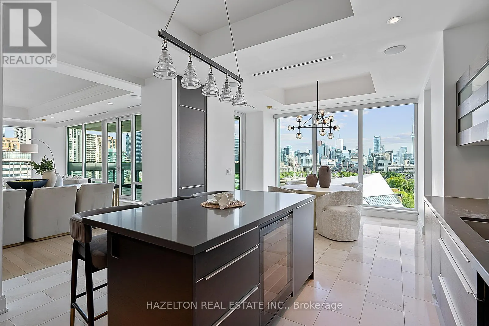 1402 - 206 BLOOR STREET W