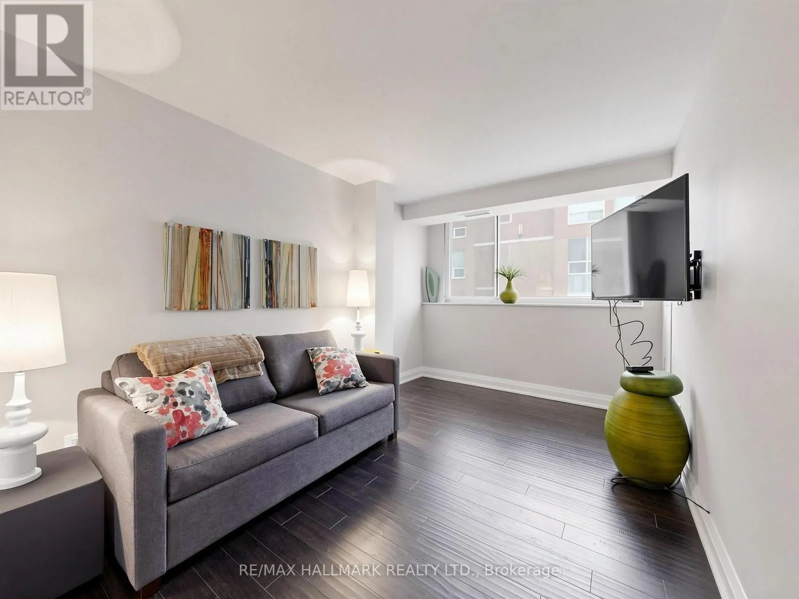 1405 - 15 MCMURRICH STREET