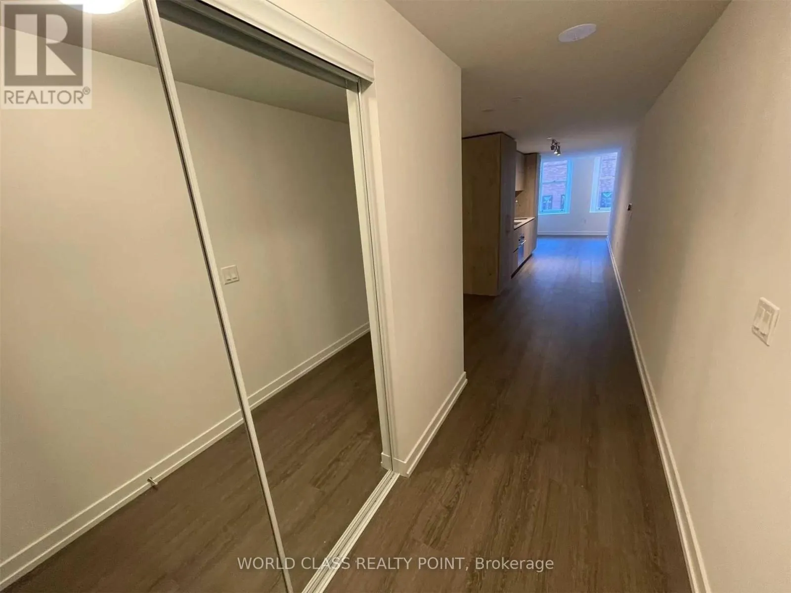 303 - 1 YORKVILLE AVENUE