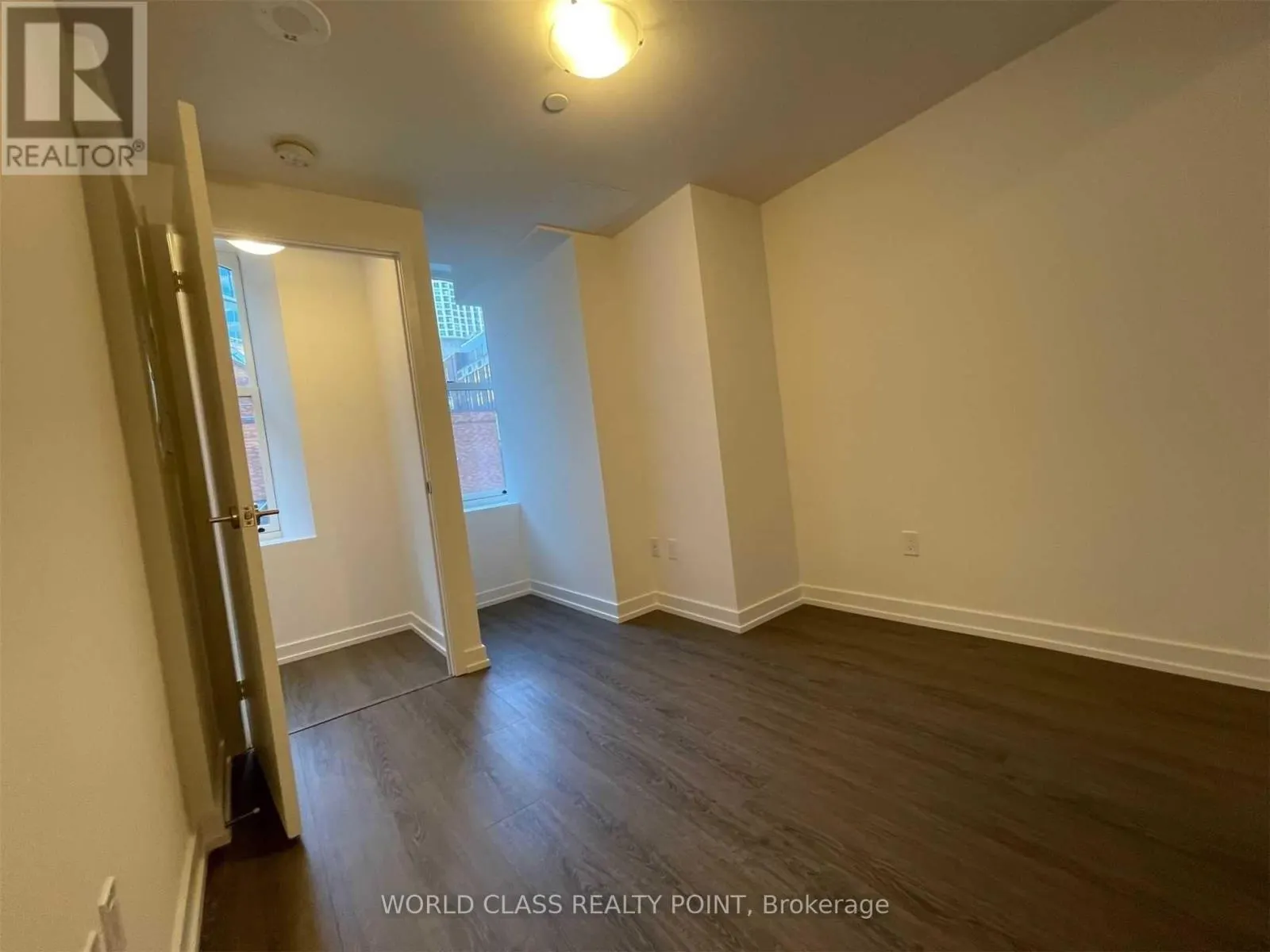303 - 1 YORKVILLE AVENUE