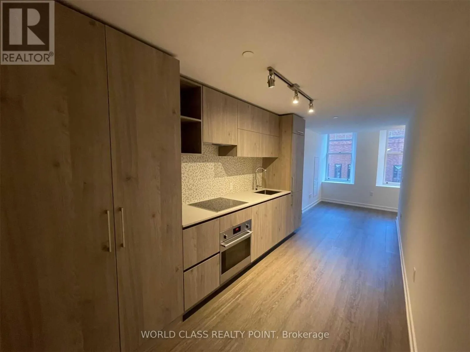 303 - 1 YORKVILLE AVENUE