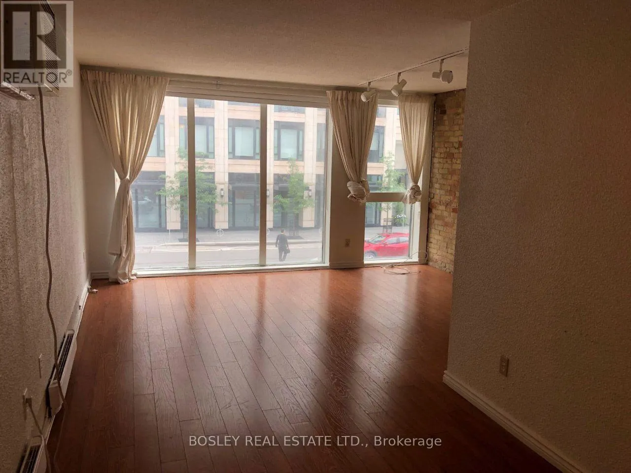 2ND FLOOR, APT 2 - 160 DAVENPORT ROAD