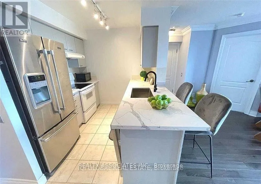 1106 - 2 CLAIRTRELL ROAD