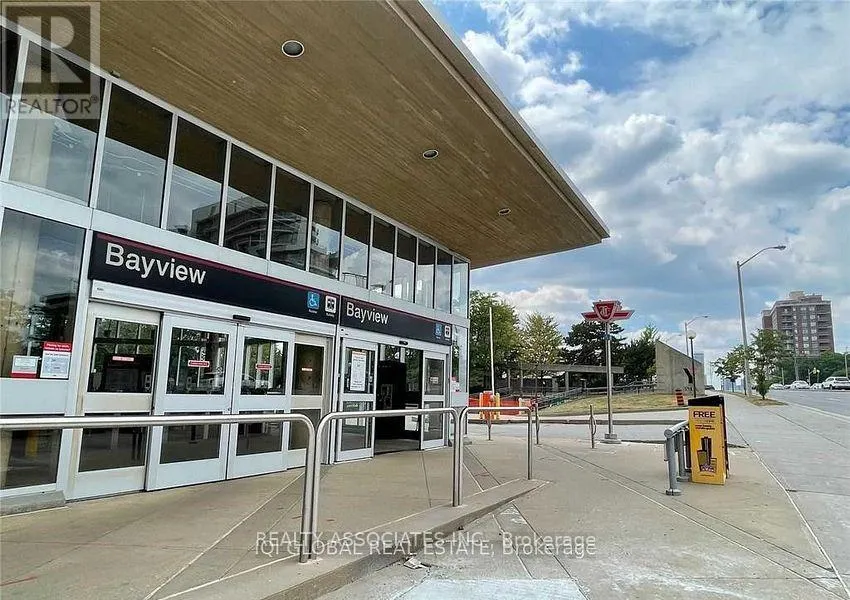 1106 - 2 CLAIRTRELL ROAD