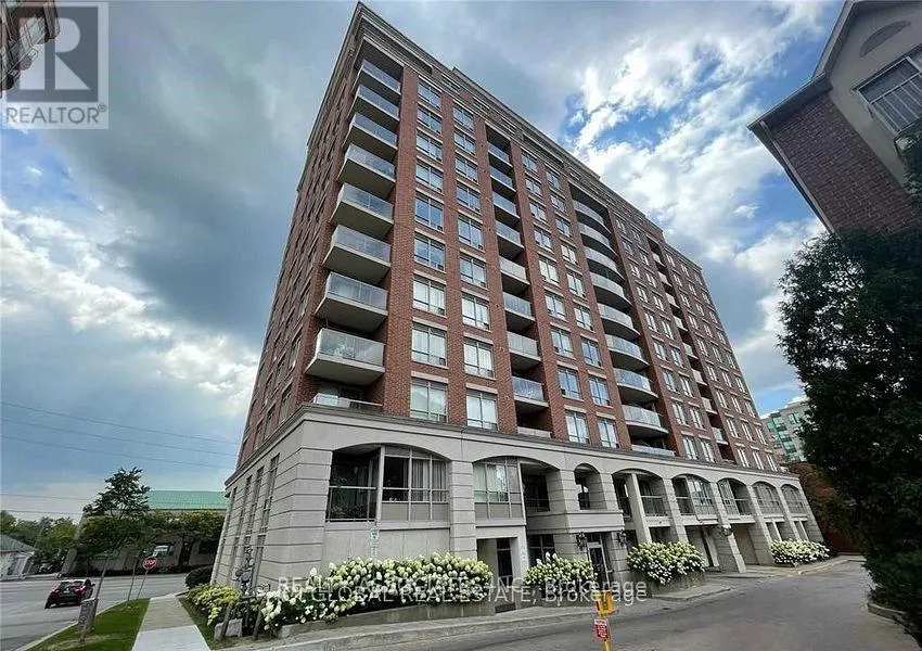 1106 - 2 CLAIRTRELL ROAD