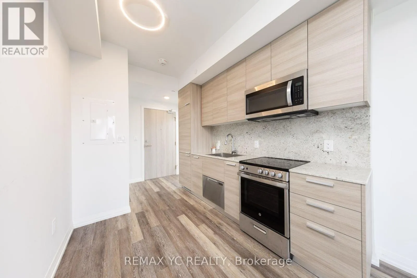 2110 - 75 CANTERBURY PLACE