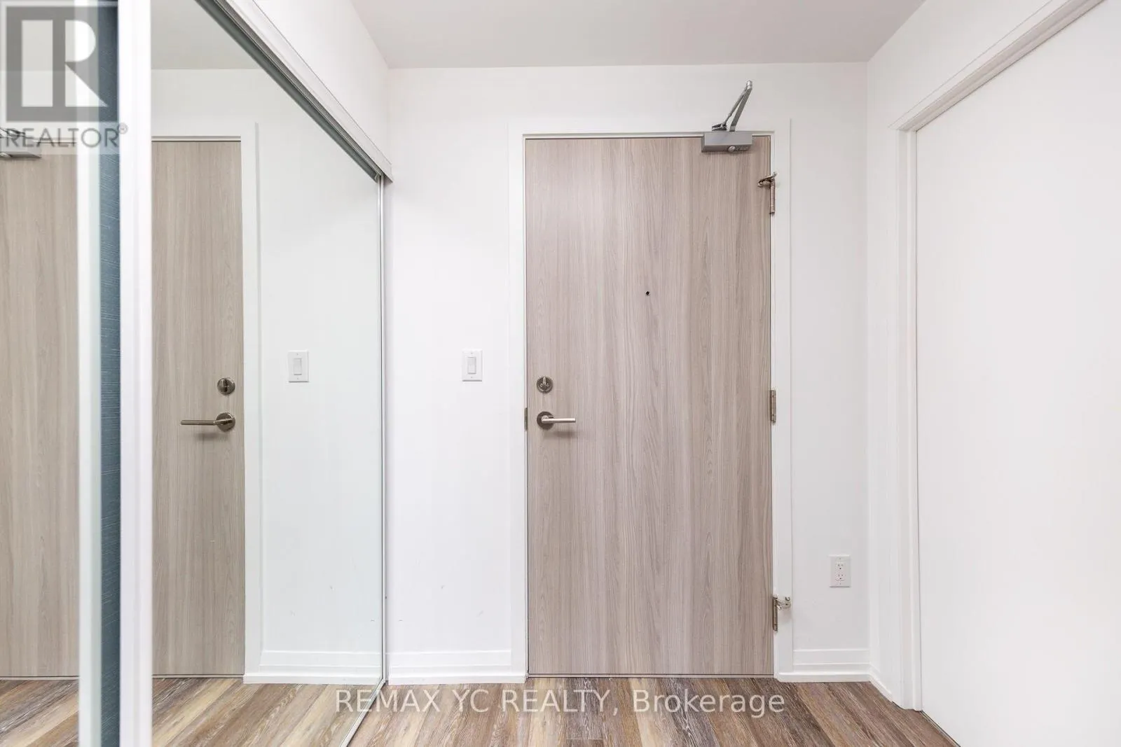 2110 - 75 CANTERBURY PLACE