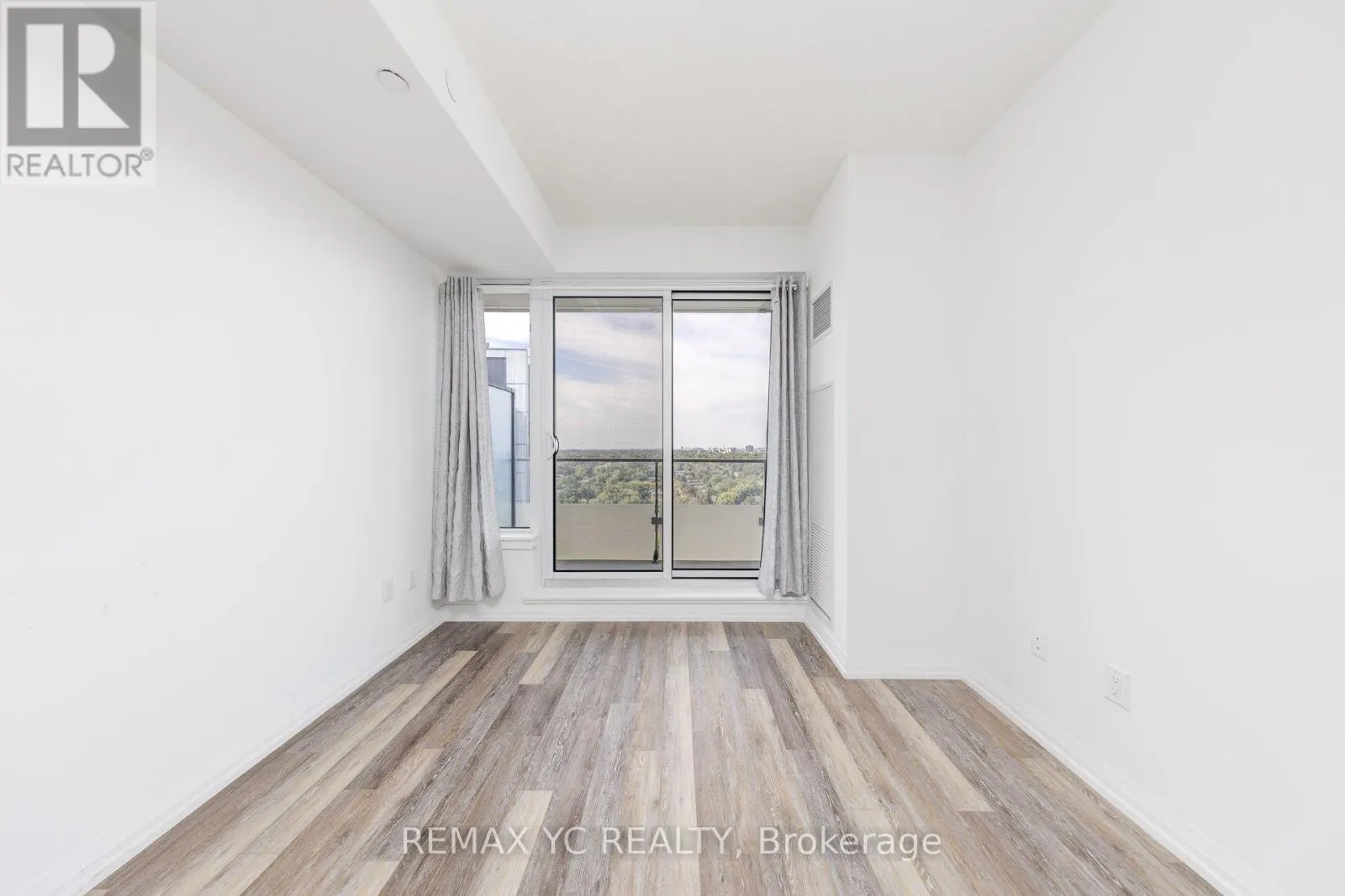 2110 - 75 CANTERBURY PLACE