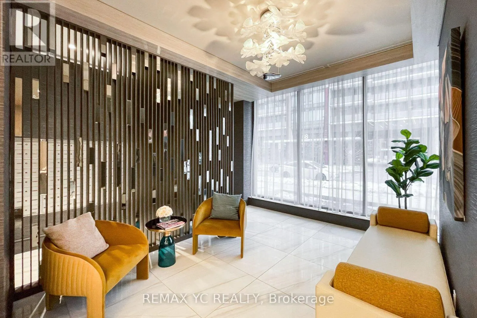 2110 - 75 CANTERBURY PLACE