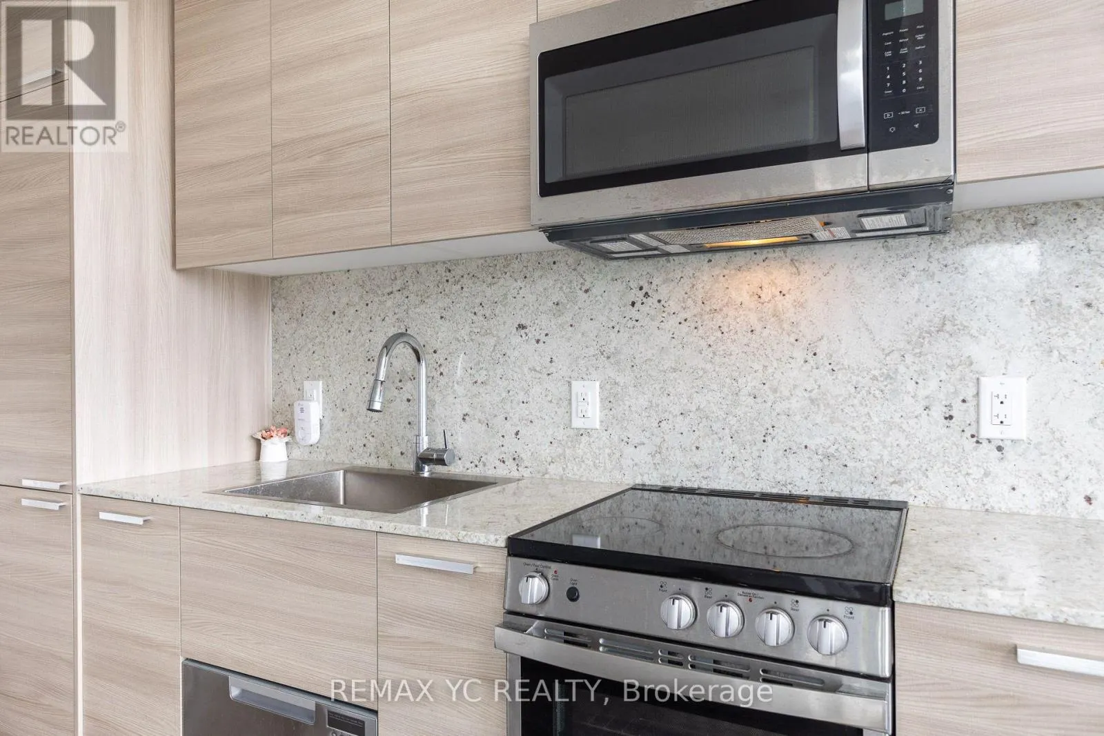 2110 - 75 CANTERBURY PLACE
