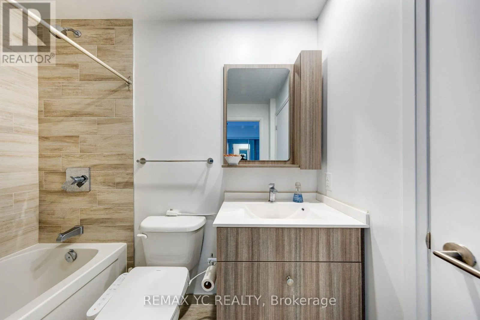 2110 - 75 CANTERBURY PLACE
