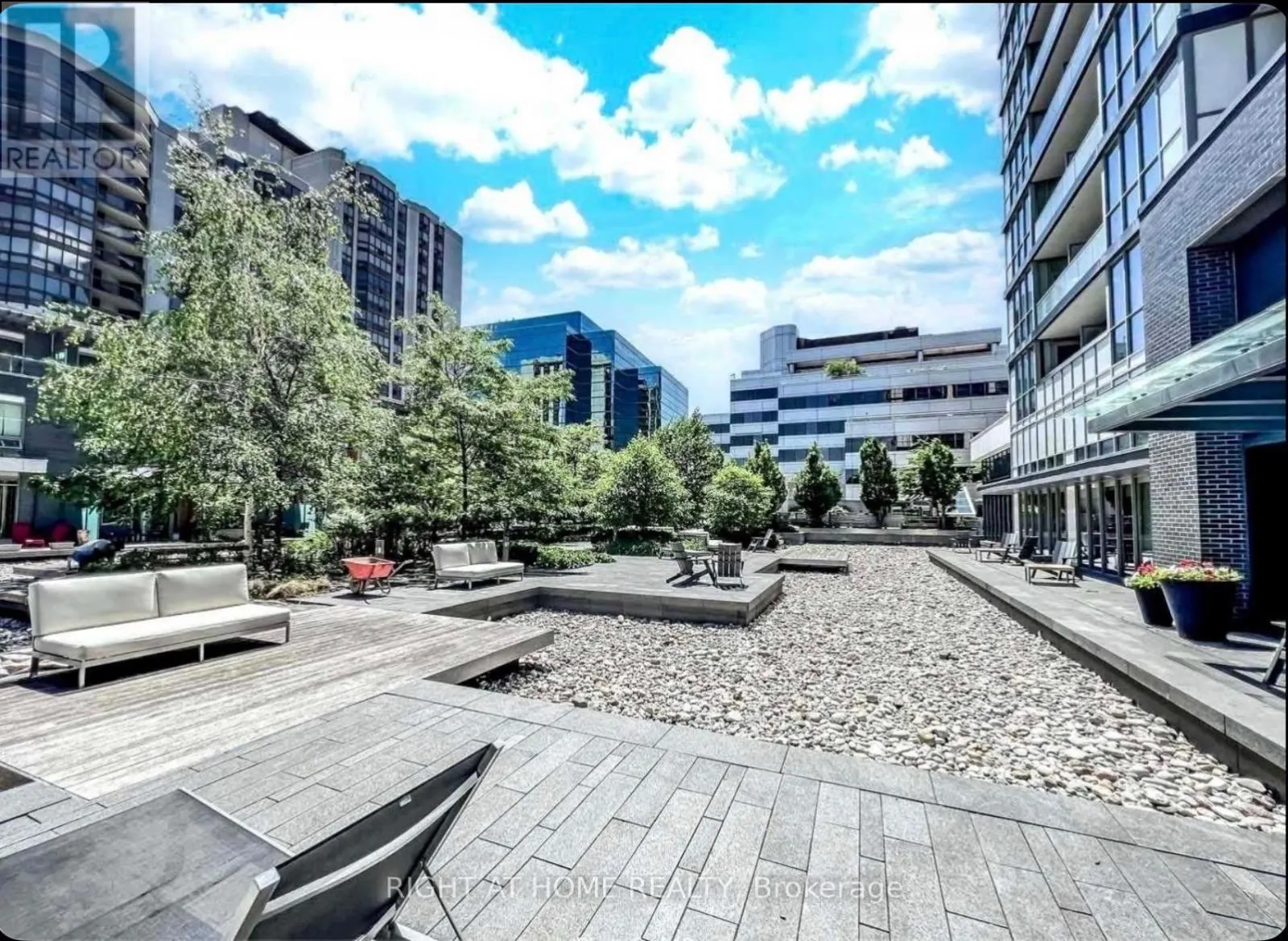 409 - 88 SHEPPARD AVENUE E