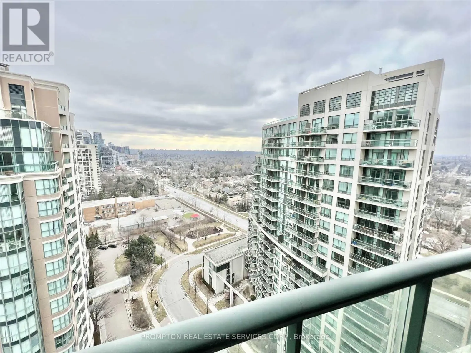 2205 - 7 LORRAINE DRIVE