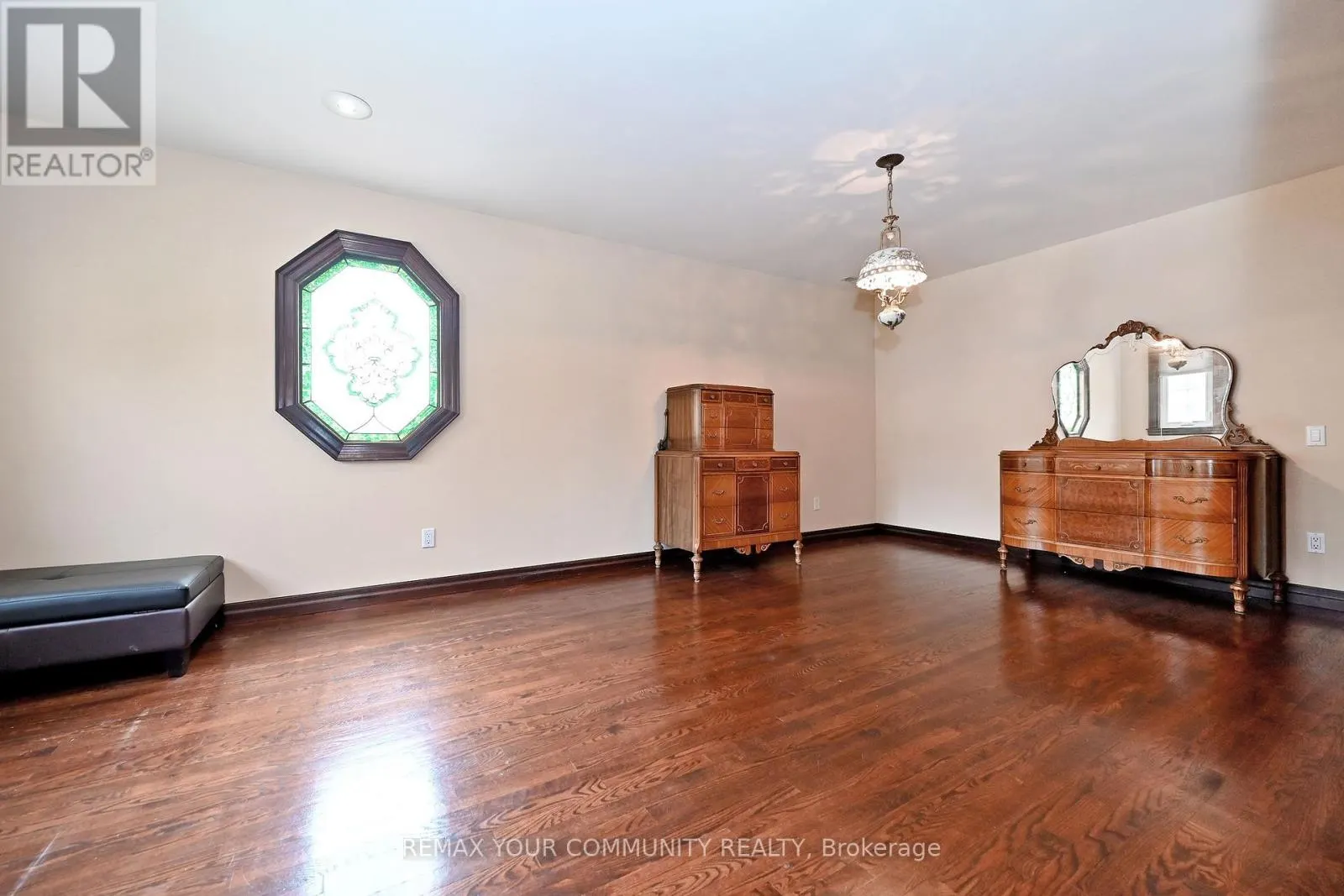 39 PRATTLEY DRIVE