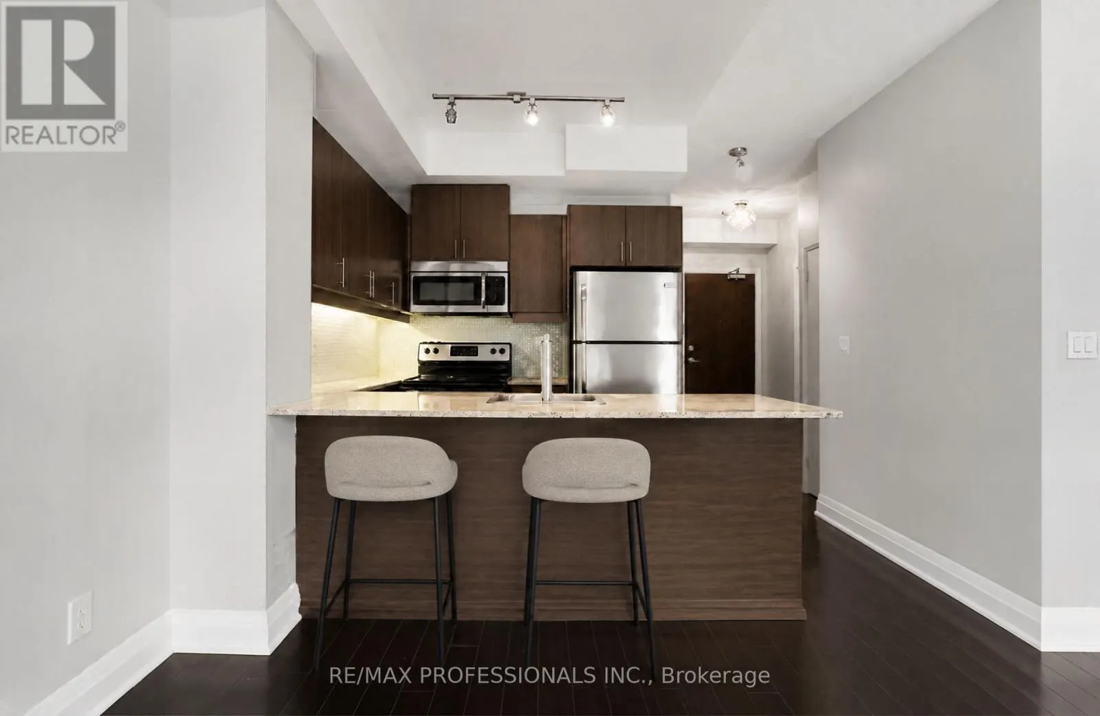 417 - 17 KENASTON GARDENS