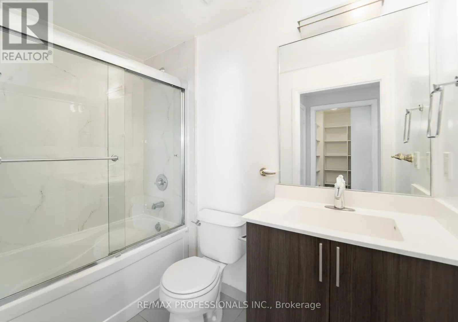 417 - 17 KENASTON GARDENS