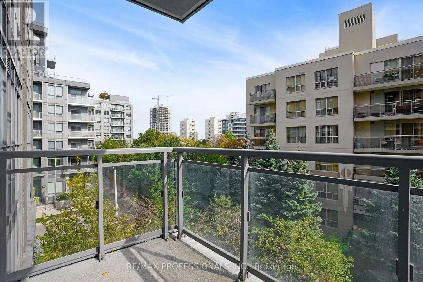 417 - 17 KENASTON GARDENS