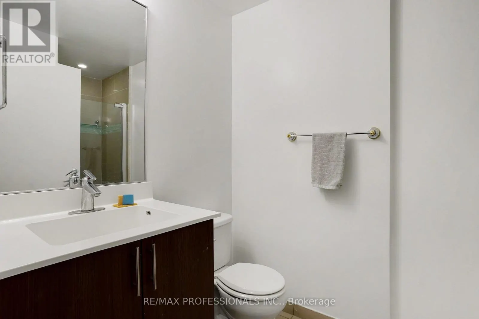 417 - 17 KENASTON GARDENS