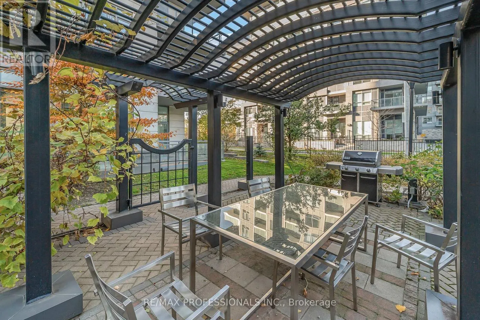 417 - 17 KENASTON GARDENS